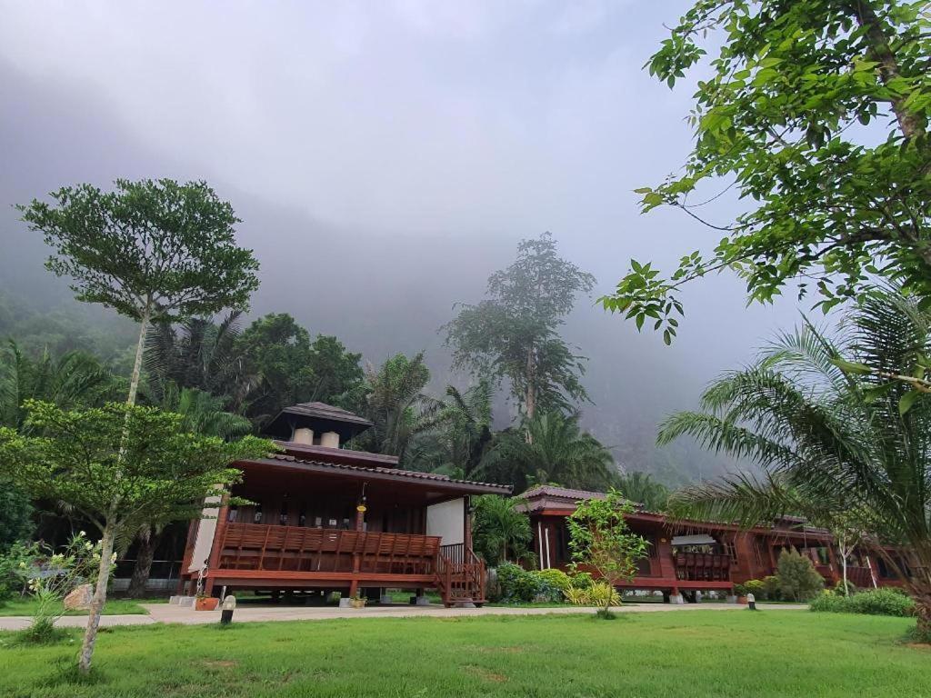 Phuphayot Resort Транг Экстерьер фото