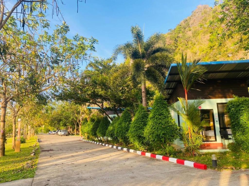 Phuphayot Resort Транг Экстерьер фото