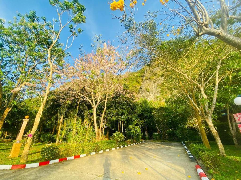 Phuphayot Resort Транг Экстерьер фото